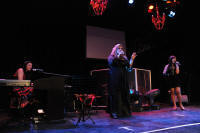 LABAROKKA,MIKAELA,YORIKA.JPG (83523 bytes)