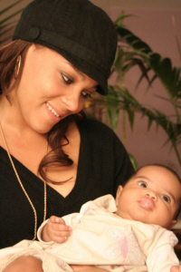 shola_ama_baby_aliyah_la_barokka.jpg (47572 bytes)